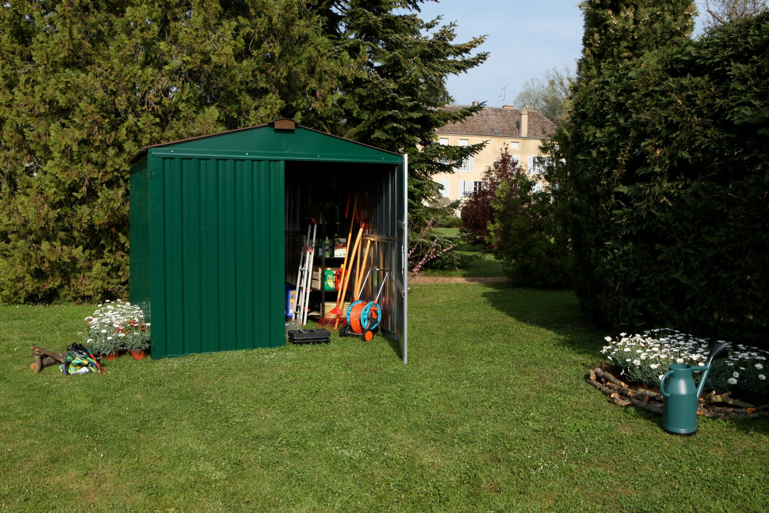 15 Smart Outdoor Storage Solutions to Maximize Your Small Yard Space