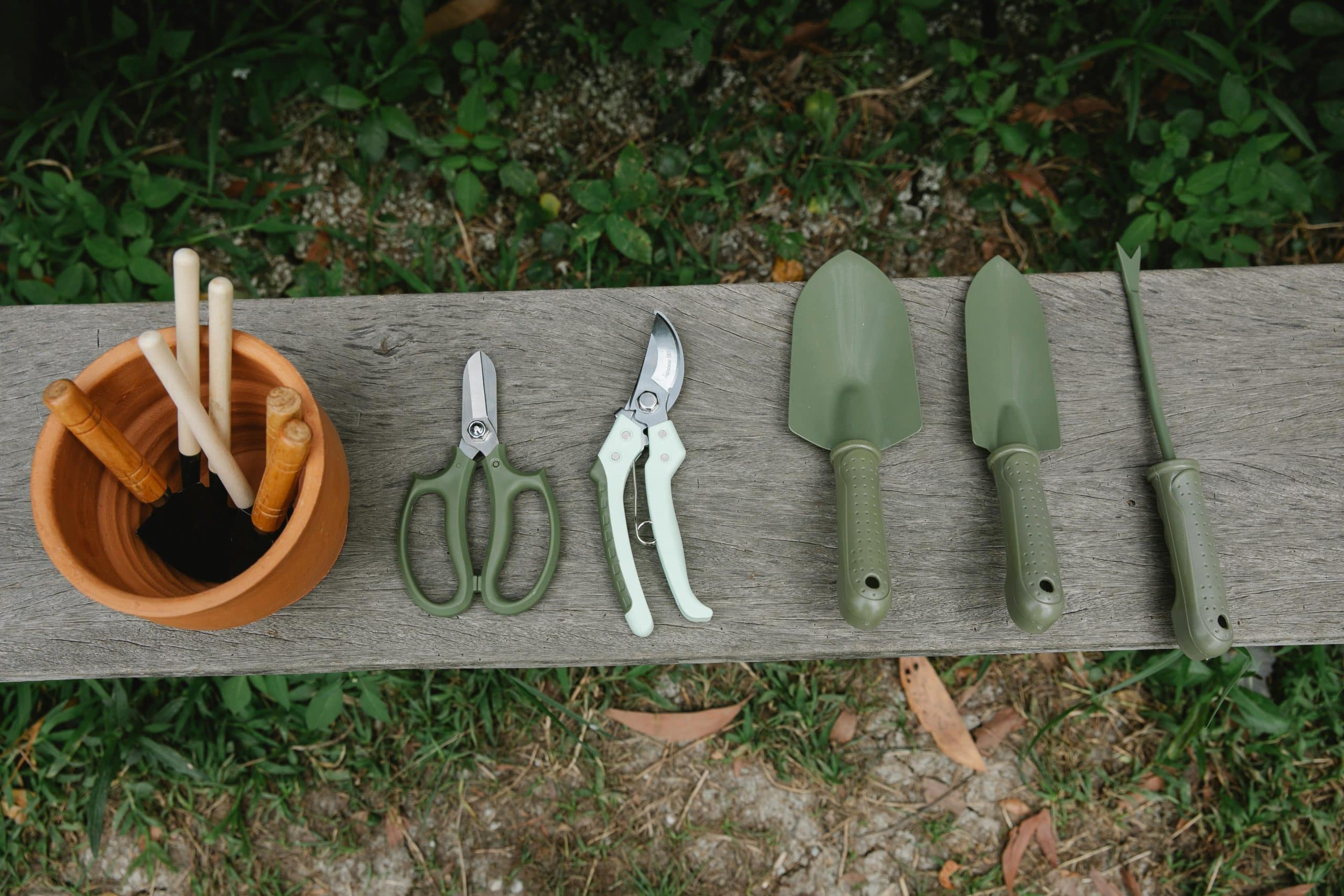 10 Must-Have Easy Landscaping Tools for Weekend Warriors
